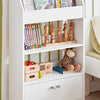 SoBuy Bogreol til børneværelset Vitrineskab med låger hvid Længde 60 cm Bredde 24 cm Højde 107 cm, KMB11-W