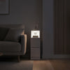 SoBuy FBT149-E-WG Slankt natbord med opladning og sensor-LED, 20x35x60cm | 20 cm bredt sidebord med fodlisteudskæring, pladsbesparende til soveværelser og små værelser, hvid imiteret træ